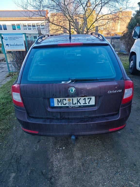 Gebraucht Skoda Octavia Impuls Edition 105 PS (77 kW) 2011 Rot Kombi