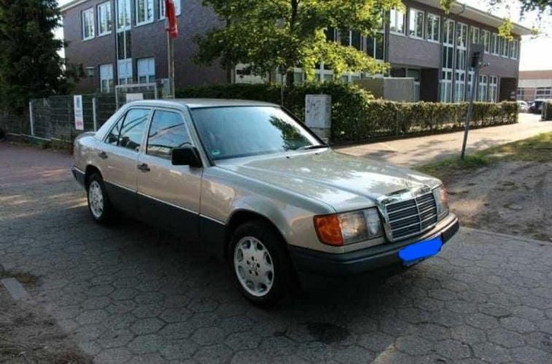 Beige Gebraucht 1988 Mercedes E260 Limousine | 4.600 € - Bild 1/4