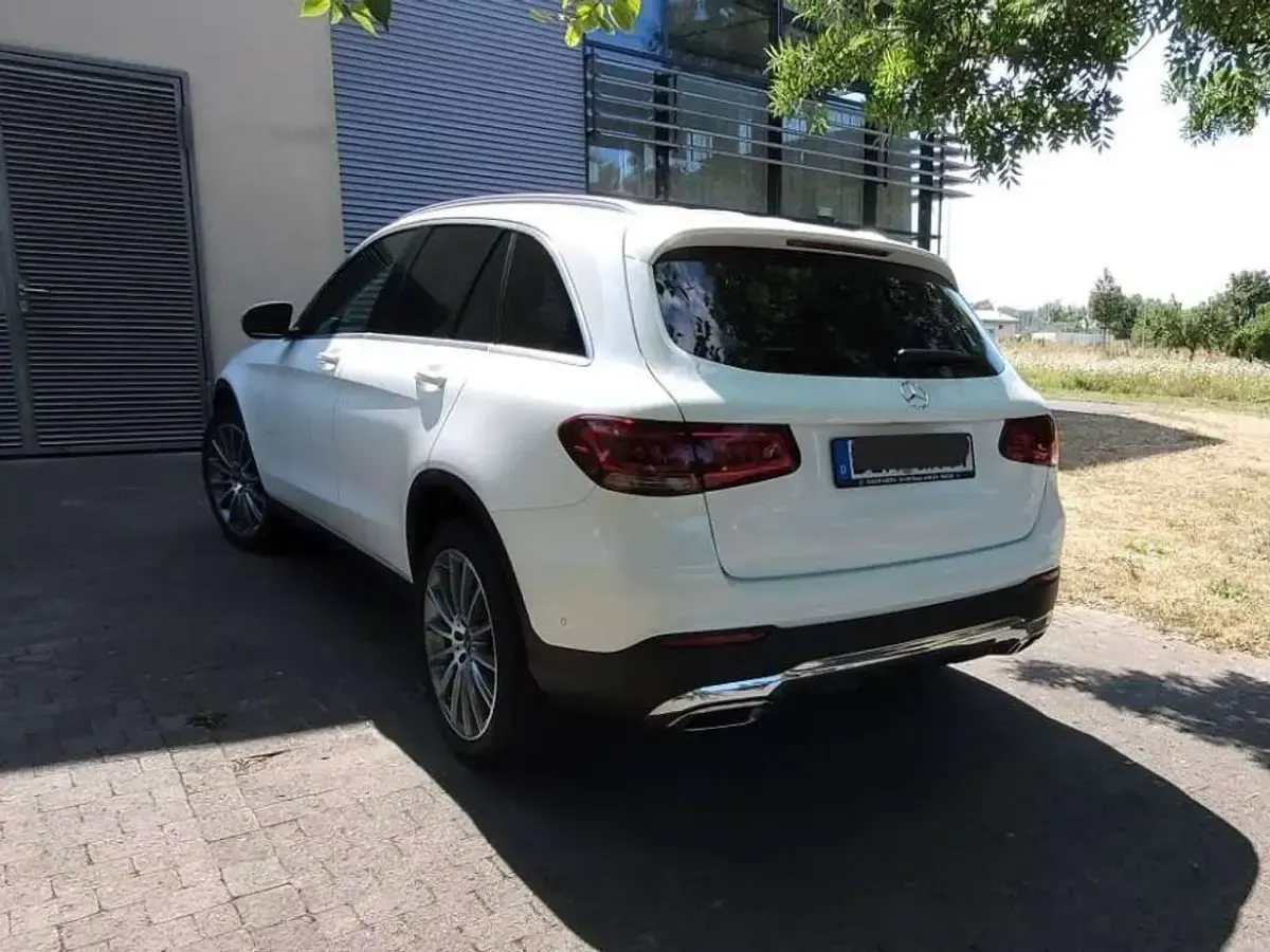 Gebraucht Mercedes GLC300 AMG line Plus 245 PS (180 kW) 2022 Weiß SUV