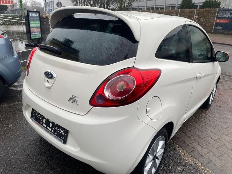 Gebraucht Ford Ka Titanium 69 PS (50 kW) 2010 Weiß Kleinwagen