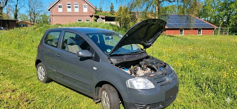 Gebraucht VW Fox 60 PS (44 kW) 2005 Grau Kleinwagen
