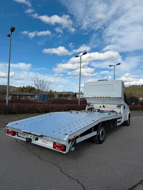 Gebraucht Iveco Daily 180 PS (132 kW) 2020 Weiß Van / Kleinbus