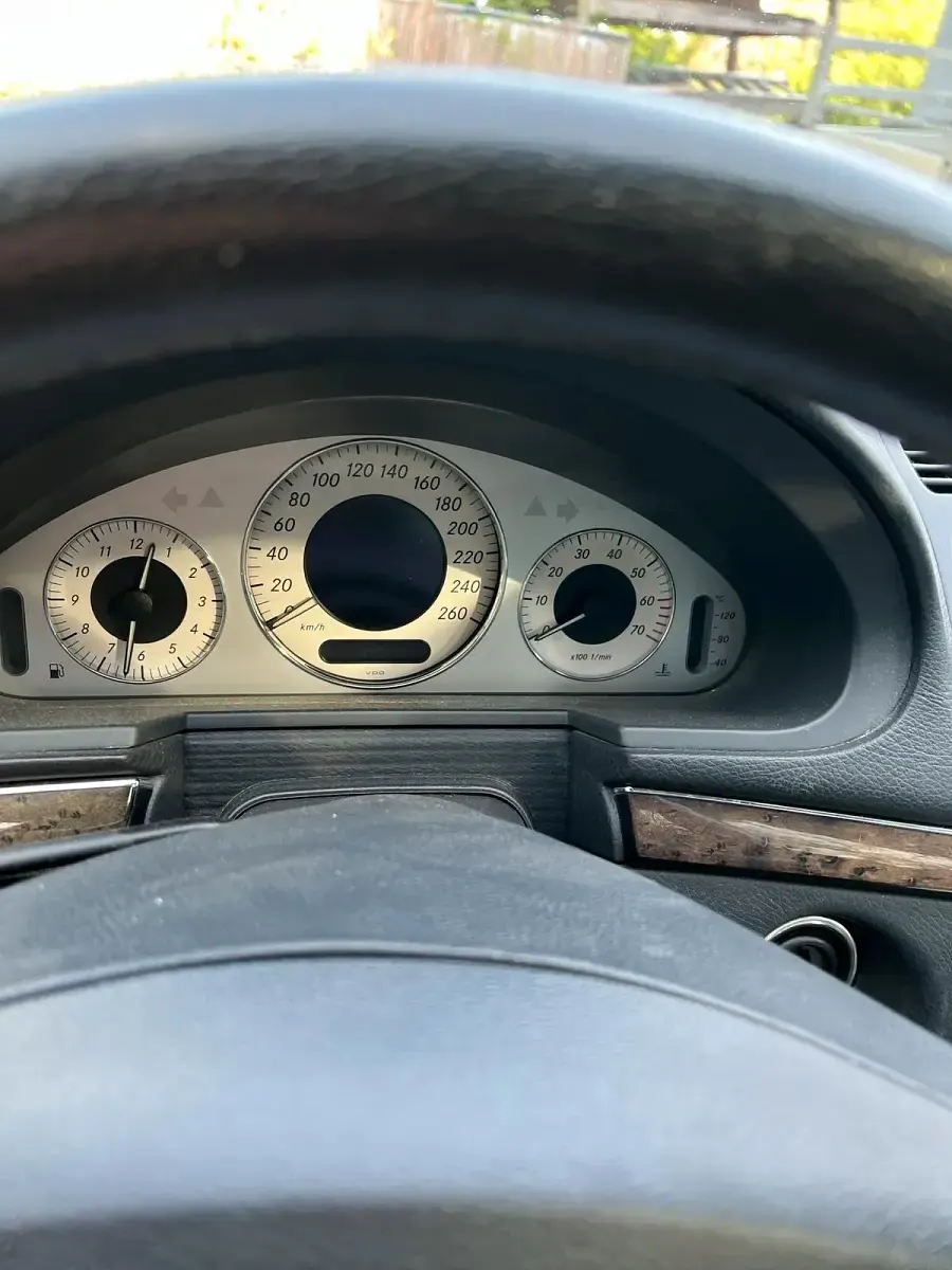 Gebraucht Mercedes E240 177 PS (130 kW) 2005 Schwarz Limousine