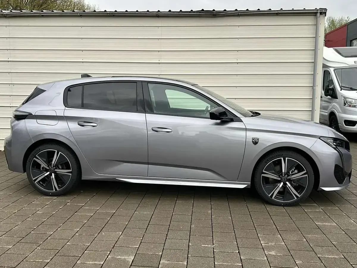 Neu Peugeot 308 GT 145 PS (106 kW) 2025 Artense grau Limousine