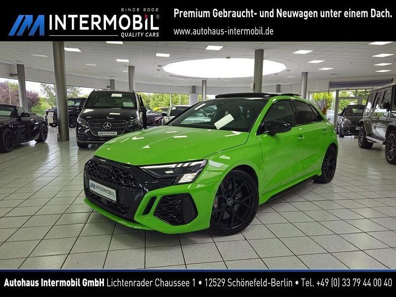 Sonderlackierung kyalamigrãœn Gebraucht 2024 Audi RS3 Sport Limousine | 59.880 € (Fairer Preis) - Bild 1/4