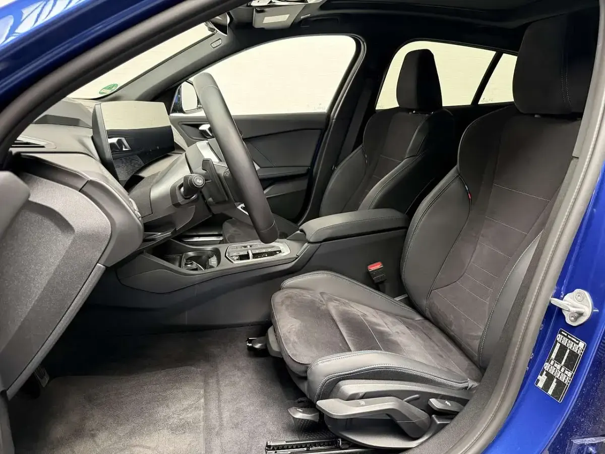 Gebraucht BMW 120 M Sport 163 PS (119 kW) 2026 Portimao blau Kleinwagen