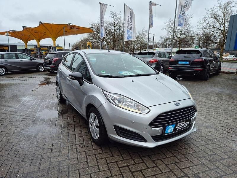 Gebraucht Ford Fiesta Trend 95 PS (69 kW) 2015 Silber Kleinwagen