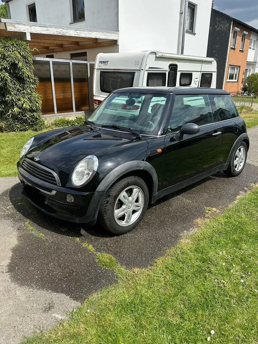 Used Mini ONE 90 HP (66 kW) 2002 Black Hatchback