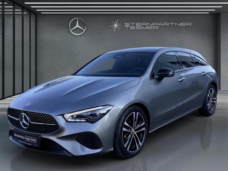 Grau Gebraucht 2024 Mercedes CLA200 Night Limousine | 33.870 € (Guter Preis) - Bild 1/3