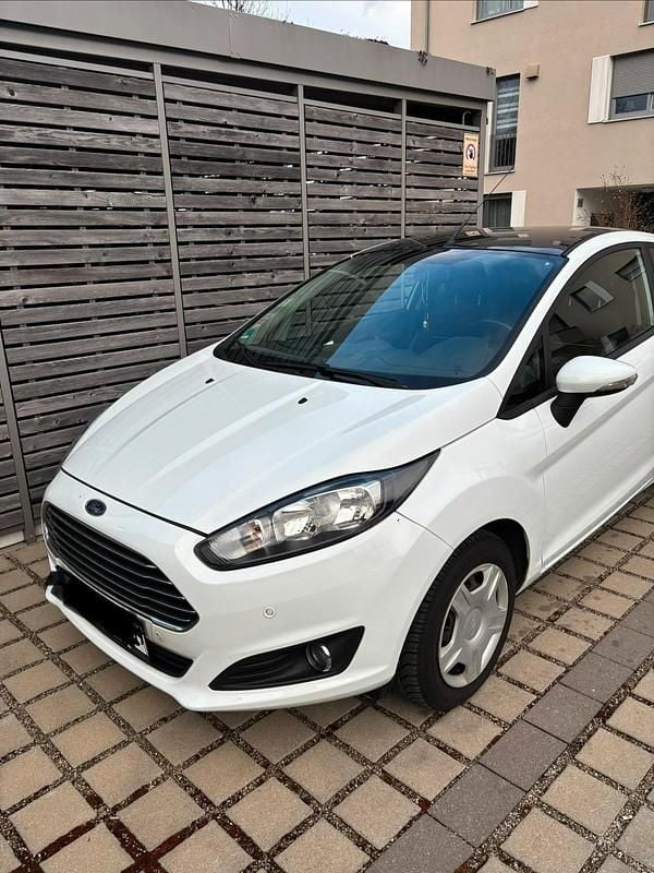 Gebraucht Ford Fiesta 65 PS (47 kW) 2014 Weiß Kleinwagen
