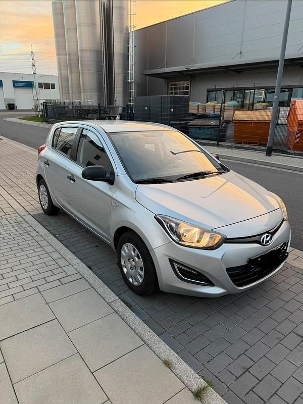 Gebraucht Hyundai i20 Edition 2014 Silber Kleinwagen