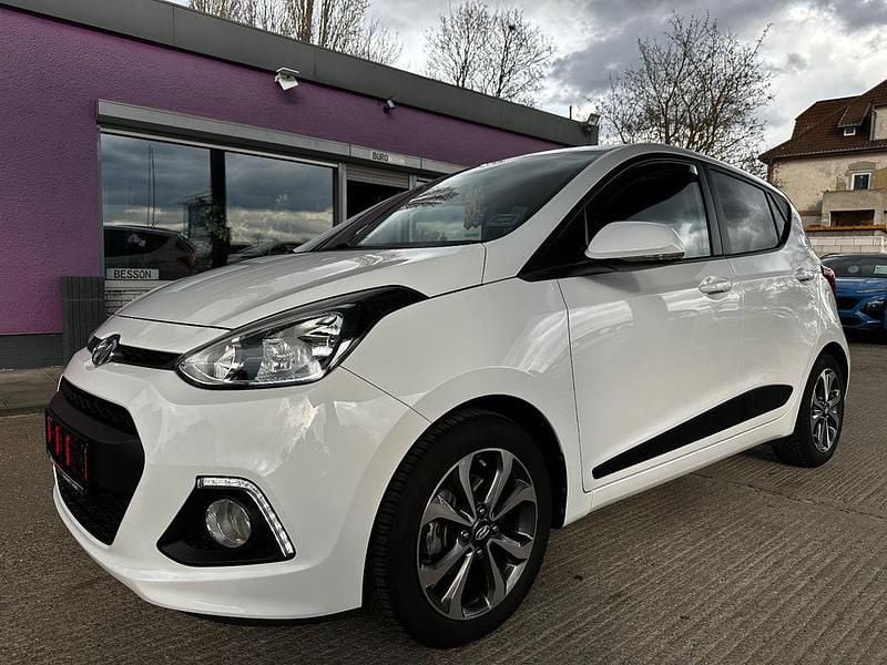 Gebraucht Hyundai i10 Passion 67 PS (49 kW) 2016 Weiß Kleinwagen