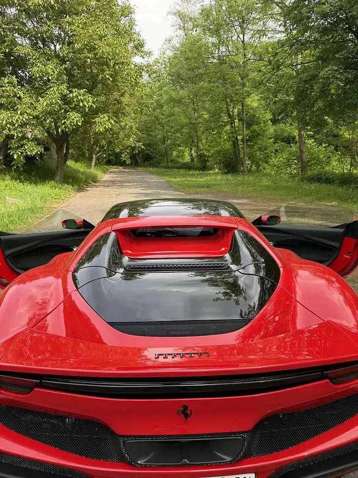 Gebraucht Ferrari 296 829 PS (609 kW) 2024 Rot Cabrio