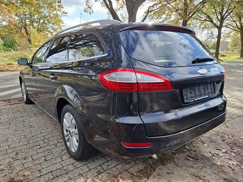 Gebraucht Ford Mondeo 125 PS (91 kW) 2010 Schwarz Limousine