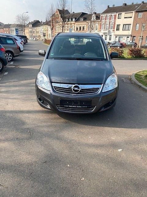 Grün Gebraucht 2009 Opel Zafira Sport Van / Kleinbus | 6.700 € (Teuer) - Bild 1/4