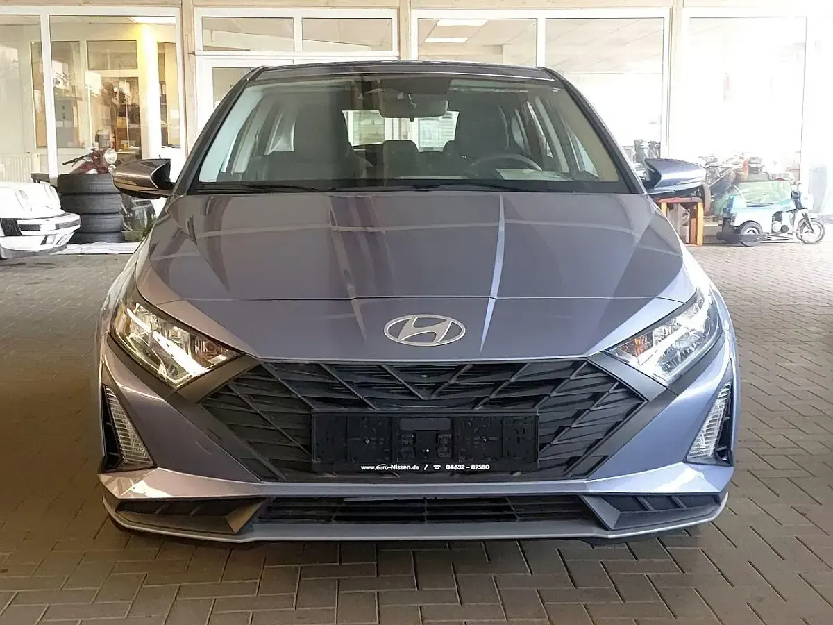 Neu Hyundai i20 Comfort 79 PS (58 kW) 2025 Meta blue Kleinwagen
