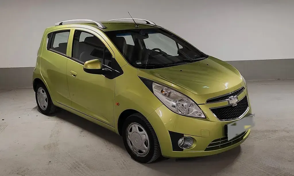 Second-hand Chevrolet Spark 82 CP (60 kW) 2010 Verde Hatchback