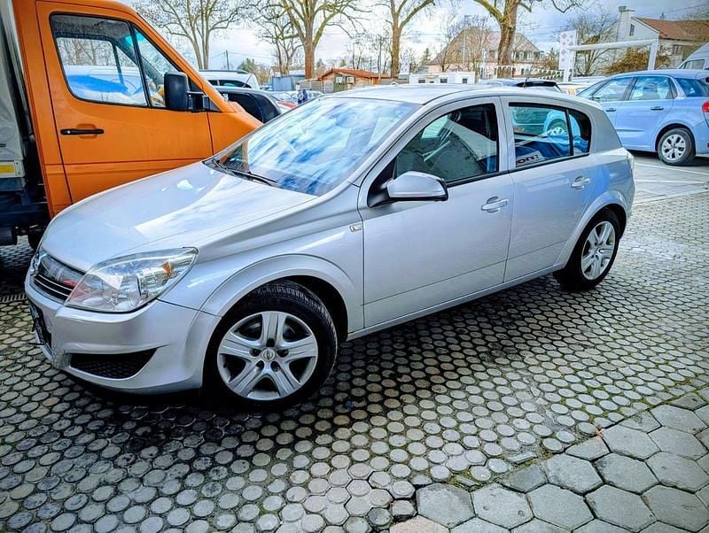 Gebraucht Opel Astra Edition 116 PS (85 kW) 2009 Silber Kleinwagen