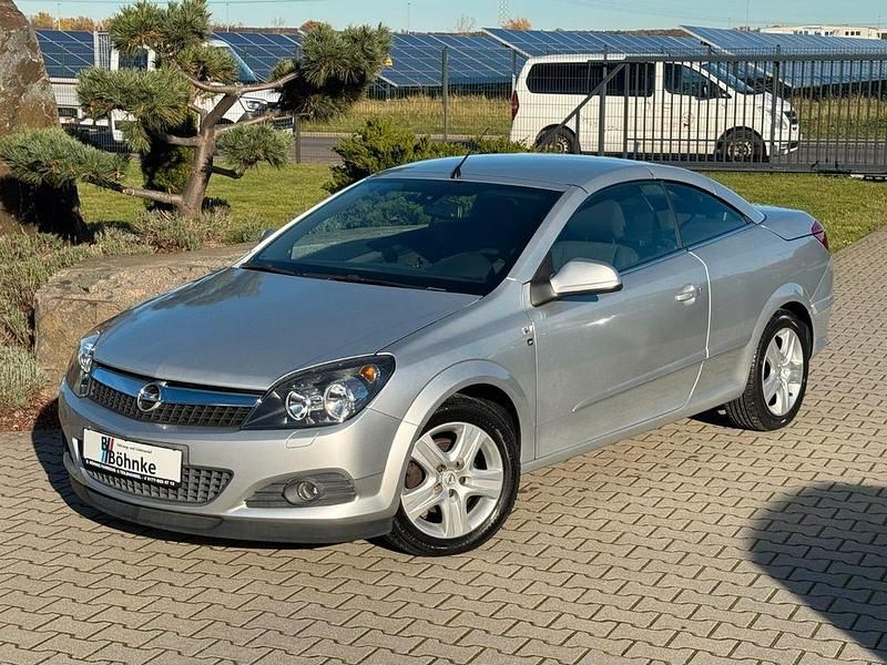 Silber Gebraucht 2010 Opel Astra Cabriolet Edition Cabrio | 6.299 € (Teuer) - Bild 1/4