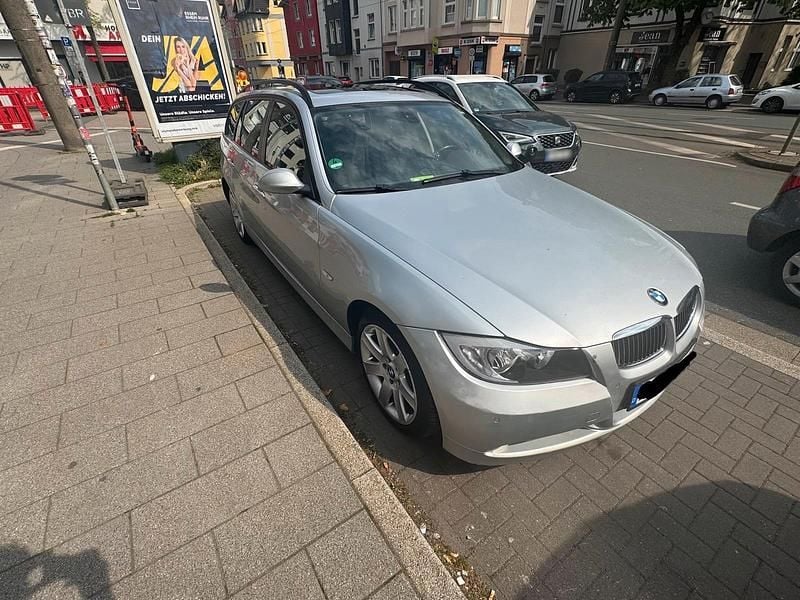 Gebraucht BMW 320 163 PS (119 kW) 2007 Silber Kombi