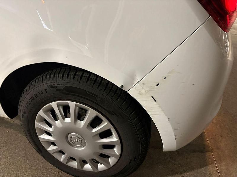 Gebraucht Opel Corsa Selection 69 PS (50 kW) 2015 Weiß Kleinwagen