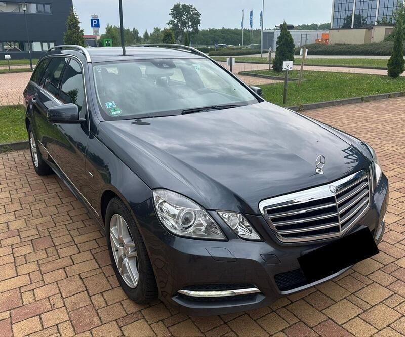 Grau Gebraucht 2010 Mercedes E200 Avantgarde Kombi | 7.600 € - Bild 1/4