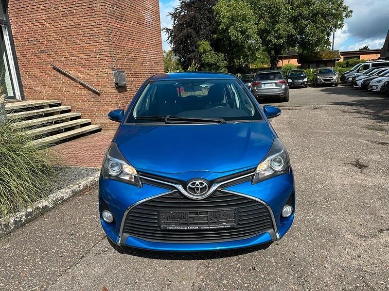 Gebraucht Toyota Yaris Comfort 99 PS (72 kW) 2015 Blau Limousine