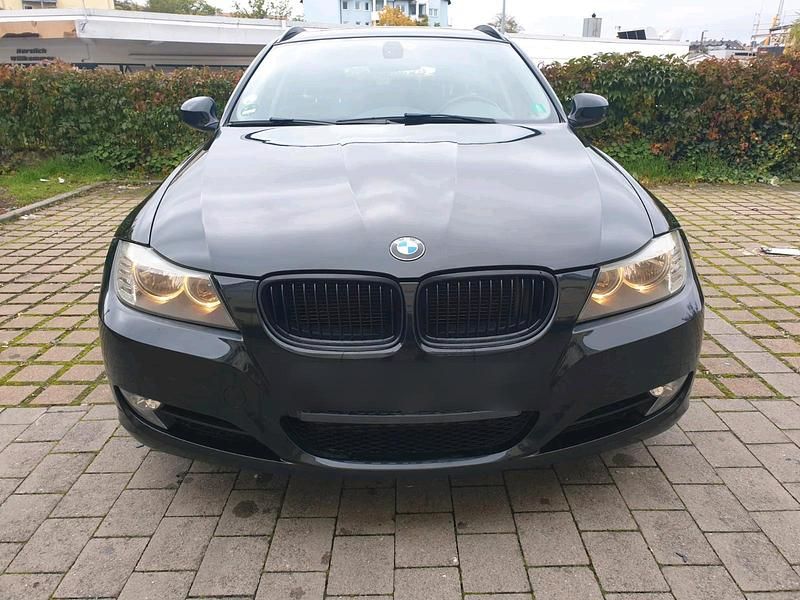 Schwarz Gebraucht 2011 BMW 320 Kombi | 3.990 € (Superpreis) - Bild 1/4