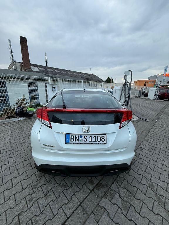 Weiß Gebraucht 2013 Honda Civic Comfort Limousine | 8.000 € (Guter Preis) - Bild 1/4