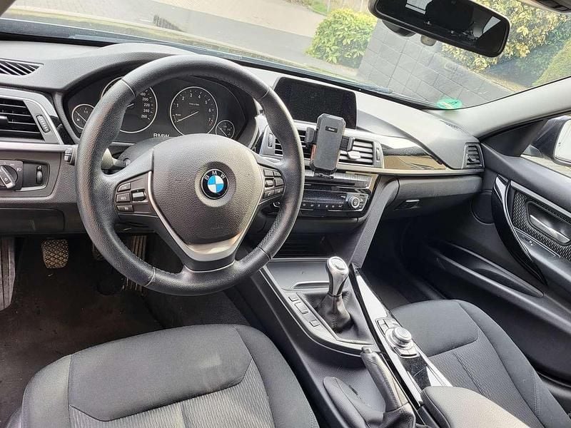 Gebraucht BMW 320 Advantage 184 PS (135 kW) 2016 Grau Kombi
