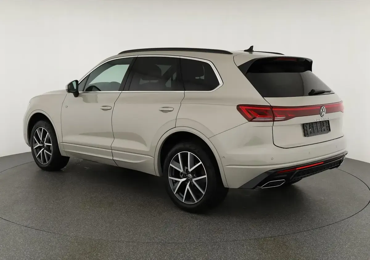 Gebraucht VW Touareg R-line 286 PS (210 kW) 2024 Sechura beige metallic SUV