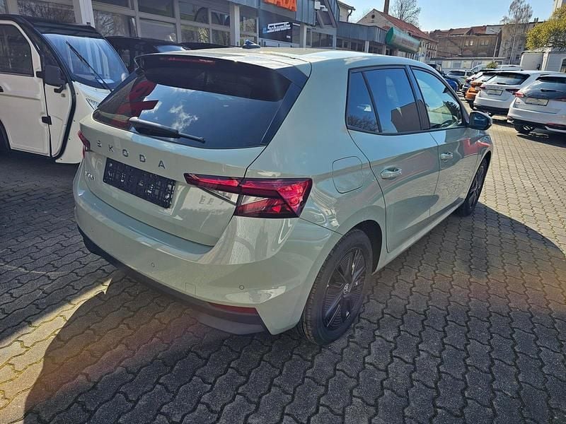Neu Skoda Fabia Dynamic 95 PS (69 kW) 2026 Timianogrün Kleinwagen