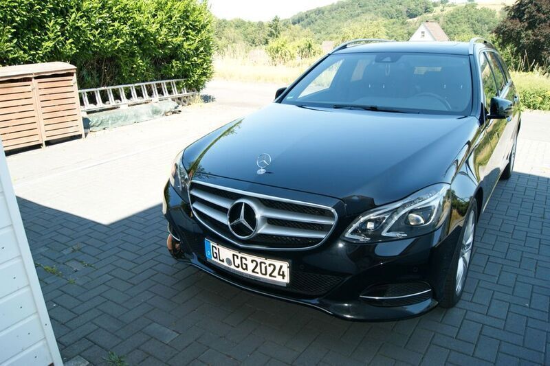 Schwarz Gebraucht 2014 Mercedes E250 Avantgarde Limousine | 21.250 € (Fairer Preis) - Bild 1/4