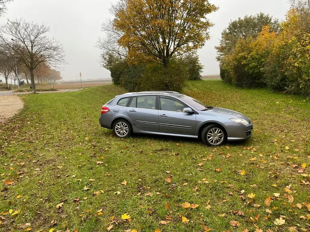Gebraucht Renault Laguna GrandTour Initiale 173 PS (127 kW) 2008 Silber Kombi
