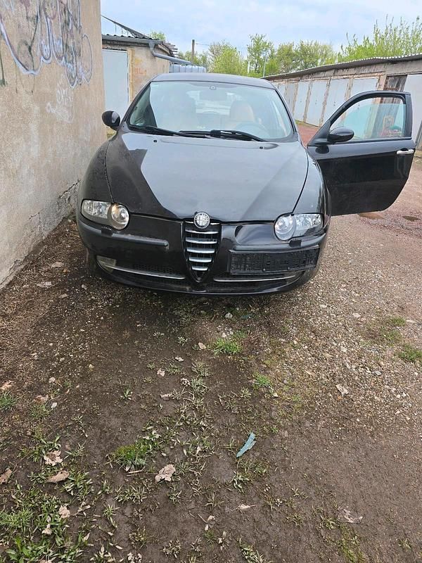 Grau Gebraucht 2000 Alfa Romeo 147 Kleinwagen | 650 € - Bild 1/4