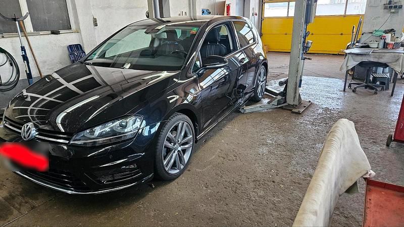 Gebraucht VW Golf VII R 150 PS (110 kW) 2016 Schwarz Limousine