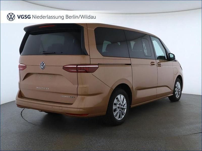 Gebraucht VW Multivan 177 PS (130 kW) 2025 Gold Van