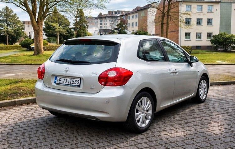 Gebraucht Toyota Auris 124 PS (91 kW) 2009 Gold Kleinwagen