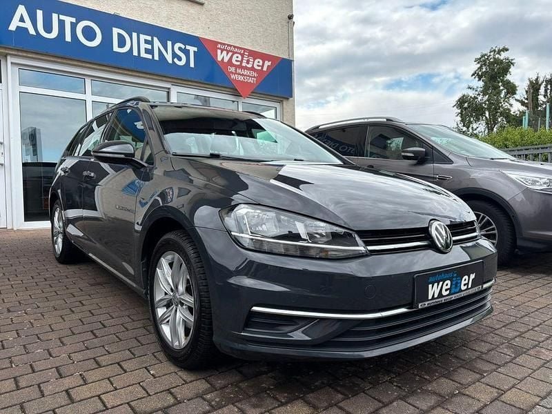 Grau Gebraucht 2017 VW Golf VII Comfortline Kombi | 9.980 € (Superpreis) - Bild 1/4