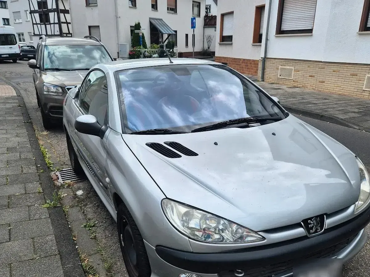 Gebraucht Peugeot 206 CC 136 PS (100 kW) 2002 Silber Cabrio