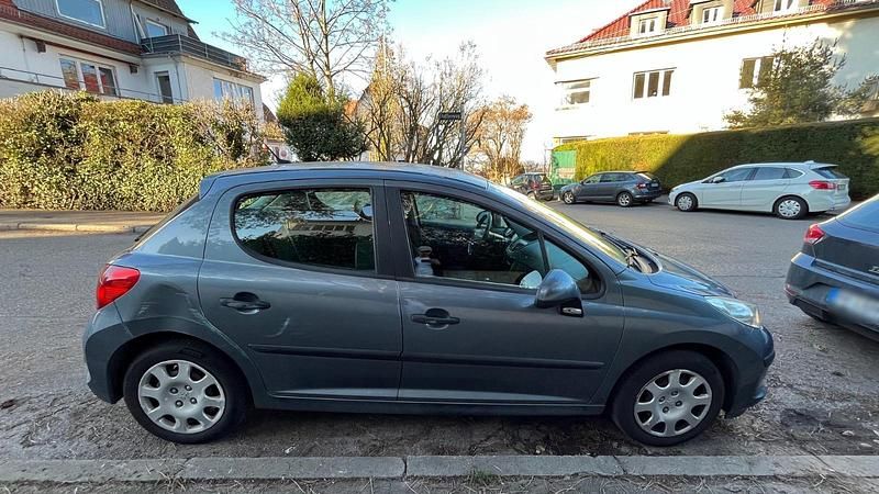Gebraucht Peugeot 207 73 PS (53 kW) 2010 Grau Kleinwagen