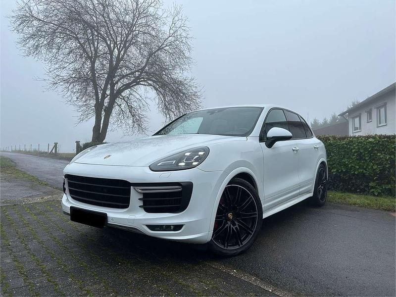 Weiß Gebraucht 2016 Porsche Cayenne GTS Chrono SUV | 29.990 € (Superpreis) - Bild 1/4