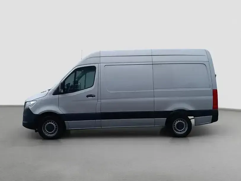 Używany Mercedes Sprinter 150 KM (110 kW) 2021 Srebrny Van