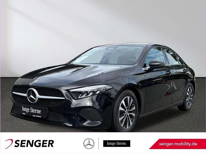 Schwarz Gebraucht 2024 Mercedes A180 Limousine | 28.980 € (Fairer Preis) - Bild 1/4