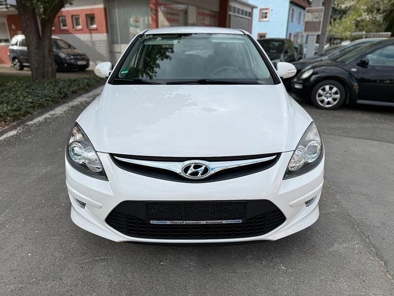 Gebraucht Hyundai i30 Classic 109 PS (80 kW) 2012 Weiß Limousine