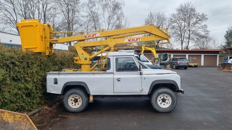 Weiß Gebraucht 1985 Land Rover Defender SUV | 19.635 € - Bild 1/4