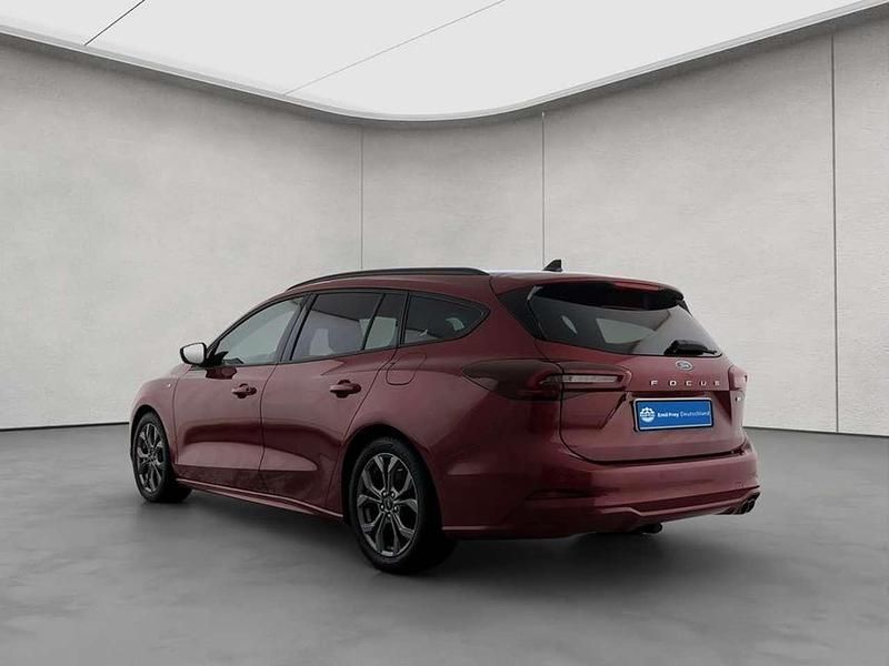 Gebraucht Ford Focus ST-Line 155 PS (114 kW) 2024 Fantasticrot metallic Kombi