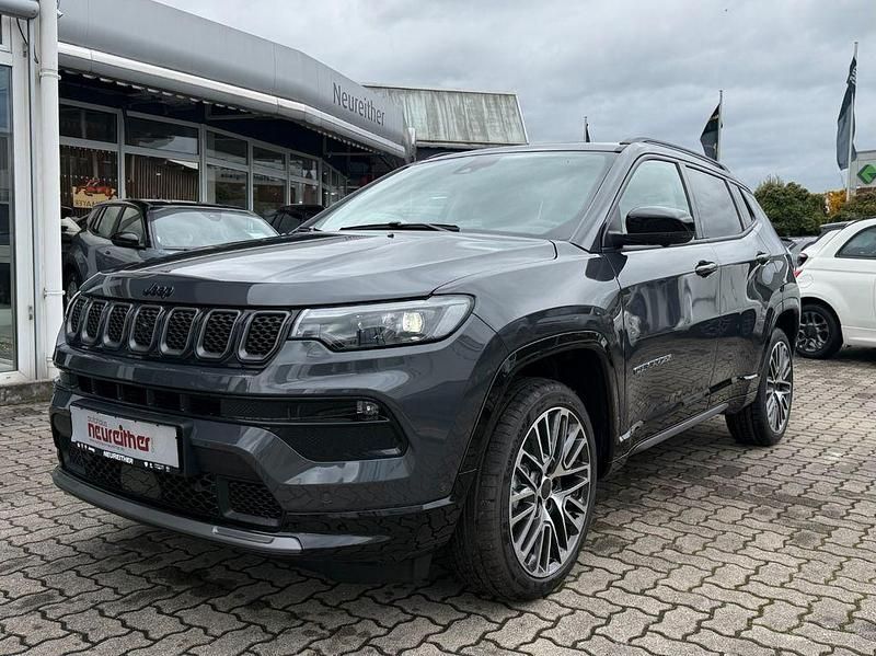 Grau Neu 2025 Jeep Compass Summit SUV | 38.490 € (Fairer Preis) - Bild 1/4