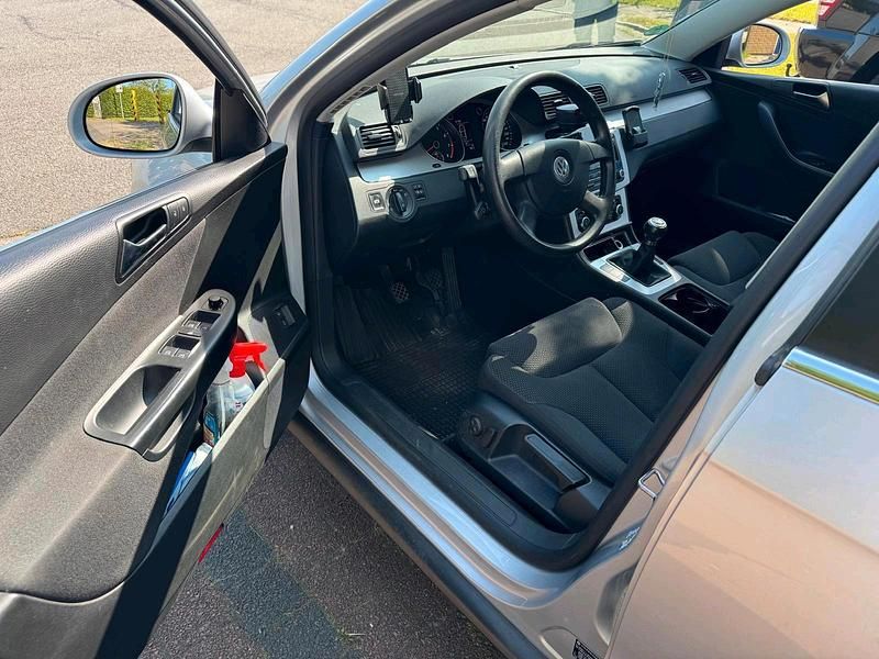 Gebraucht VW Passat 122 PS (89 kW) 2010 Silber Limousine