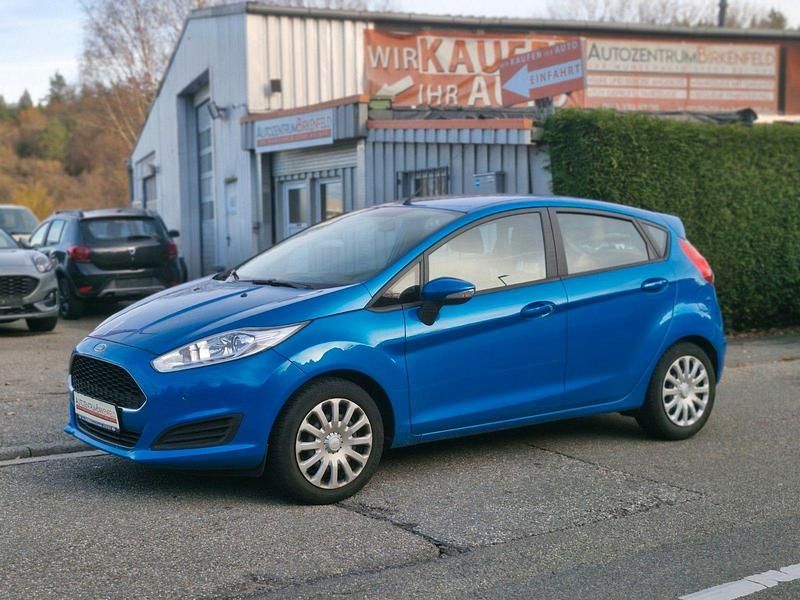 Gebraucht Ford Fiesta Trend 101 PS (74 kW) 2017 Blau Kleinwagen